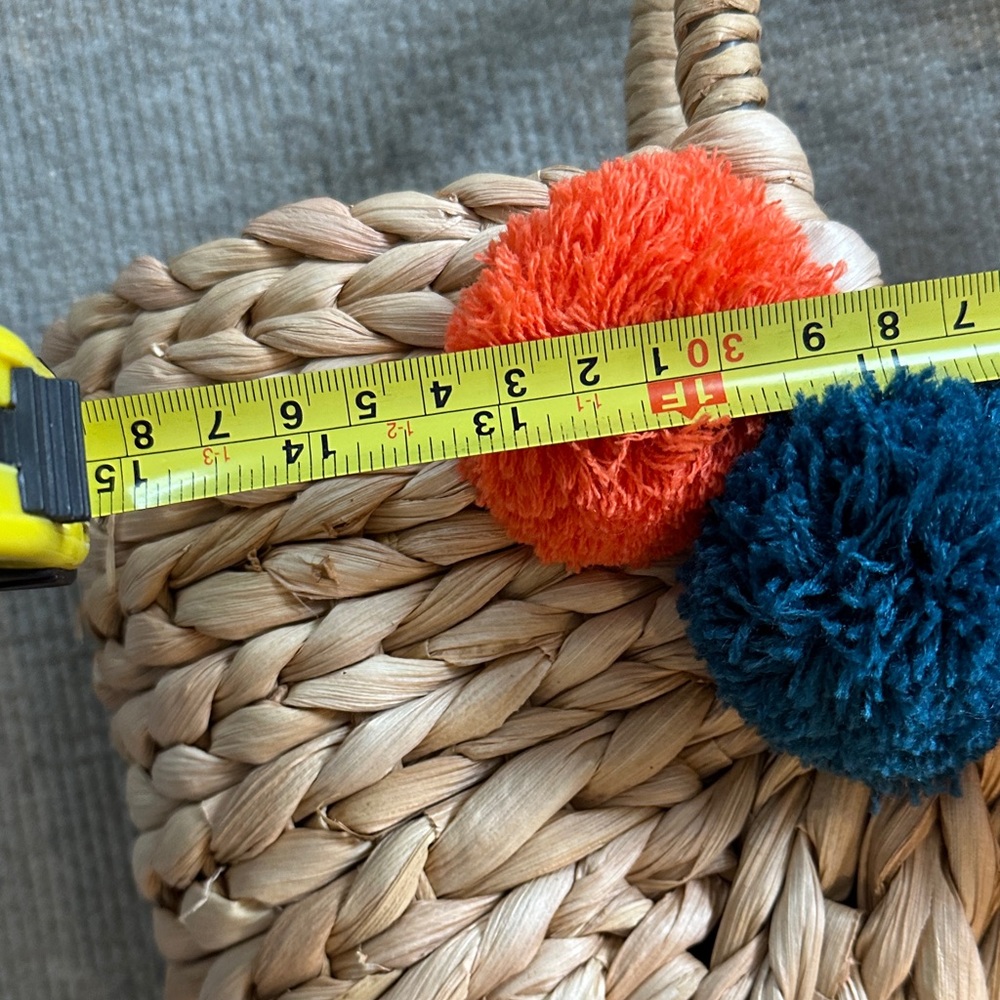Colorful Pom-Pom Straw Tote Bag with Drawstring Closure on Inside. - Picture 5 of 6